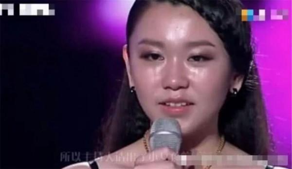 15歲女孩裝窮被導師狠批，當母親上臺後，韓紅抱頭痛哭：對不起