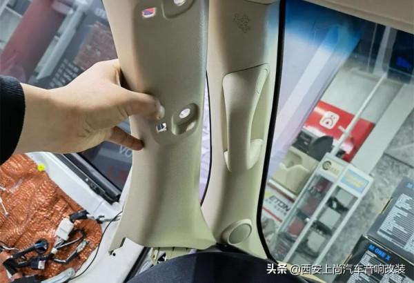 越野硬漢搭配HIFI立體環繞聲讓人意猶未盡，酷路澤升級德國RS音響