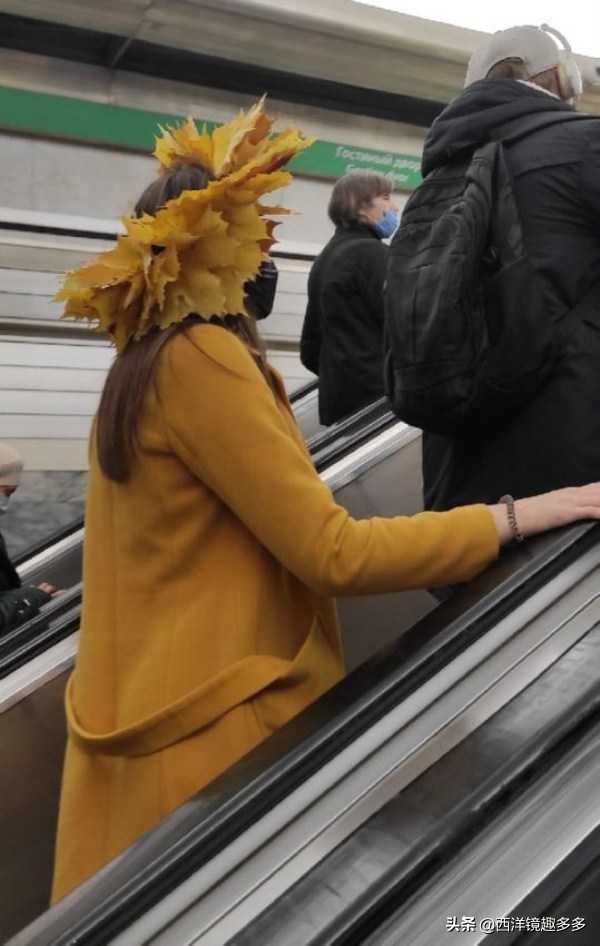 俄羅斯地鐵中的風景,“戰鬥民族”果然不一般 俄羅斯地鐵中的風景,“戰鬥民族”果然不一般