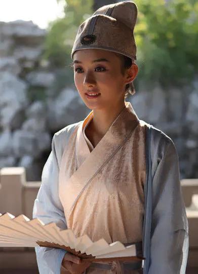 戲點鴛鴦錯點鴛鴦是趙麗穎很早期的作品,在裡面穎寶也是古靈精怪 戲點鴛鴦錯點鴛鴦是趙麗穎很早期的作品,在裡面穎寶也是古靈精怪