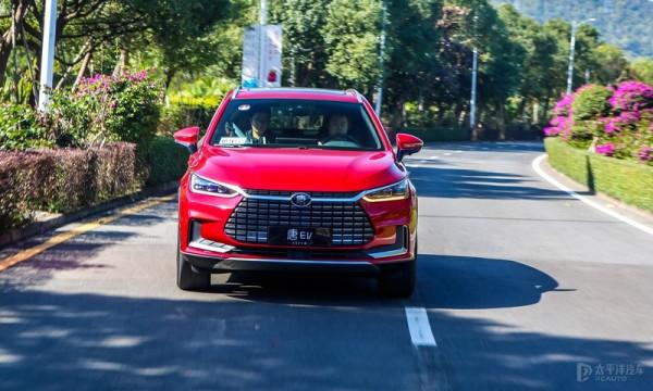 當一個更全面的“快男”試駕2021款唐EV