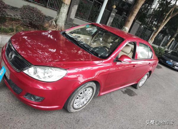 報價2萬塊的大眾朗逸，掀開地膠竟發黴長毛，車主讓價一千成交