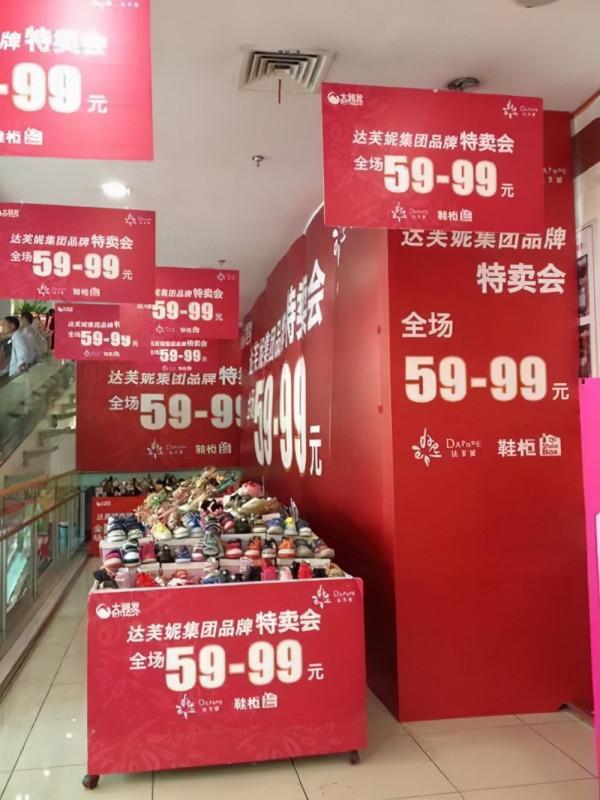 達芙妮40年輪迴，充滿家族內鬥、明星豪門、資本掠食等，一場大戲