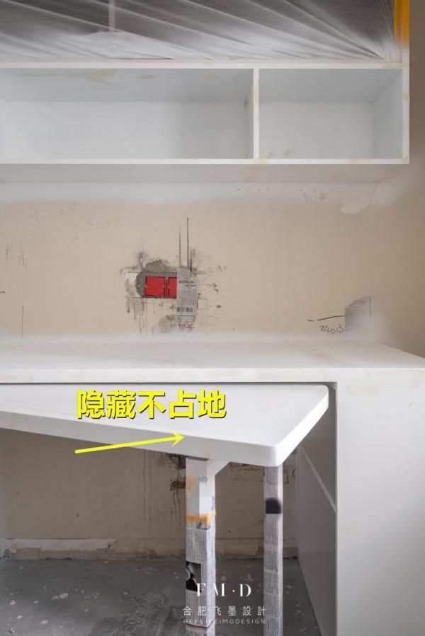 書房放棄成品書桌有遠見,定製180°旋轉,2張桌子疊著放不佔面積 書房放棄成品書桌有遠見,定製180°旋轉,2張桌子疊著放不佔面積