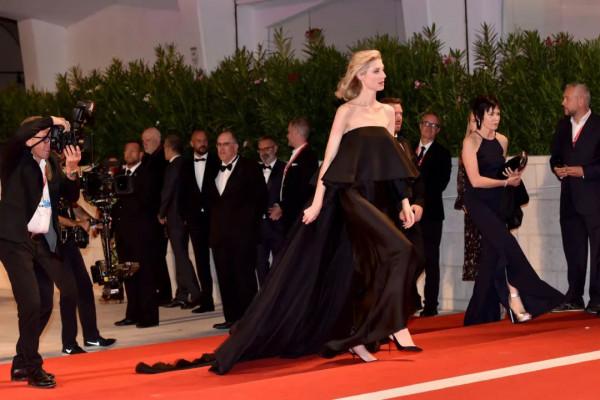 每張路透圖都讓人喊&OpenCurlyDoubleQuote;我的天&rdquo;！是哪個女明星這麼受歡迎？