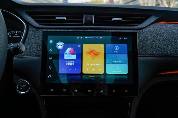 外觀個性配置多，搭載1.6L+CVT，賣9.68萬，實拍榮威RX3