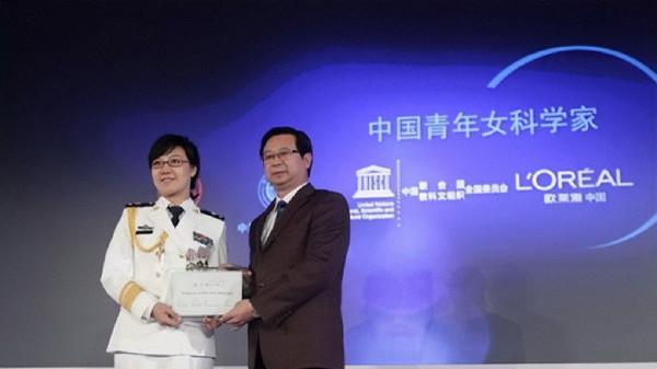 女科學家崔東華:研發“金鐘罩”,解決導彈攔截難題,守護領海 女科學家崔東華:研發“金鐘罩”,解決導彈攔截難題,守護領海