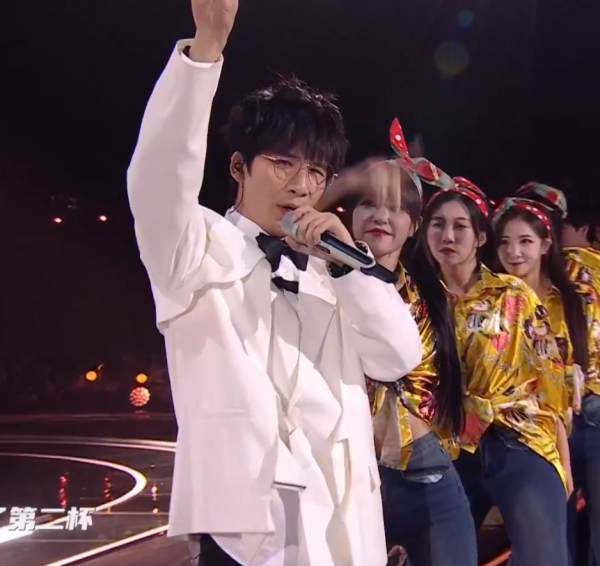 眾星年貨晚會：鞠婧禕半永久搶鏡，張韶涵髮型失敗，言承旭疲倦