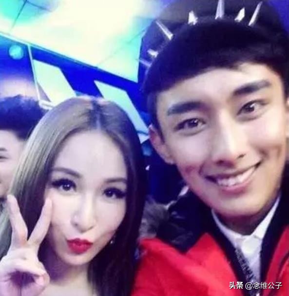 韓安冉遠比想得狠，22歲結三次婚，生產過程也要開直播