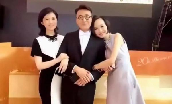 頭婚嫁美國老公，閃婚4年後離婚，二婚嫁初戀，如今50歲仍單身