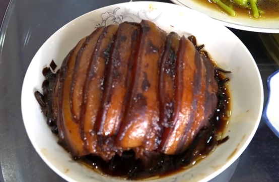 山東秘製扣肉店，一碗扣肉一斤豬肉，48元一碗日賣好幾萬