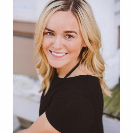 外國妹子宿醉醒來發現劉海沒了,兇手竟是寵物豚鼠? 外國妹子宿醉醒來發現劉海沒了,兇手竟是寵物豚鼠?