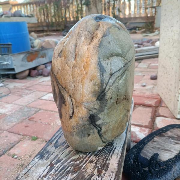 這塊天眼奇石是不是二郎神的第三隻神眼哪? 這塊天眼奇石是不是二郎神的第三隻神眼哪?