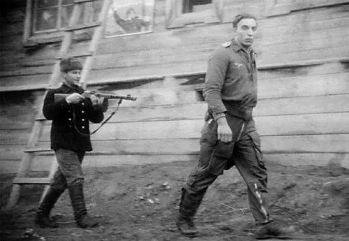 可以向跳傘的飛行員開火嗎？