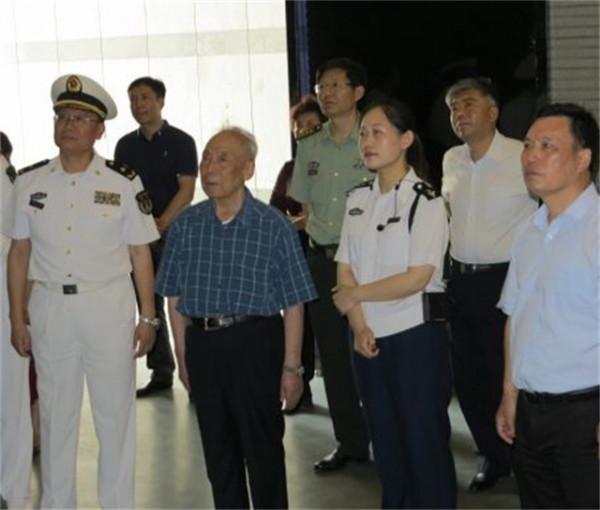 張連忠視察海軍部隊，看到戰士的伙食，質問領導：你不心疼嗎？