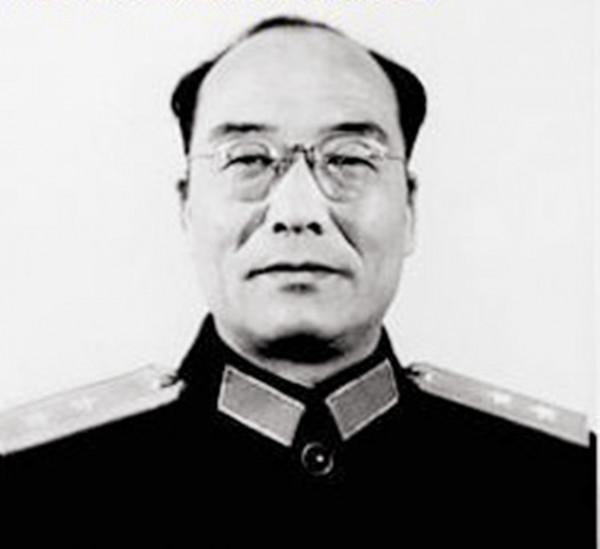 突圍前軍長突然失蹤,令5.6萬大軍全線崩潰,卻被我軍授中將軍銜 突圍前軍長突然失蹤,令5.6萬大軍全線崩潰,卻被我軍授中將軍銜