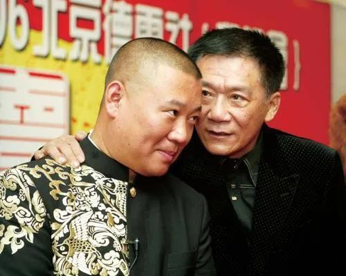 侯耀文大女兒近照曝光，身材苗條氣質極佳，一點不像41歲