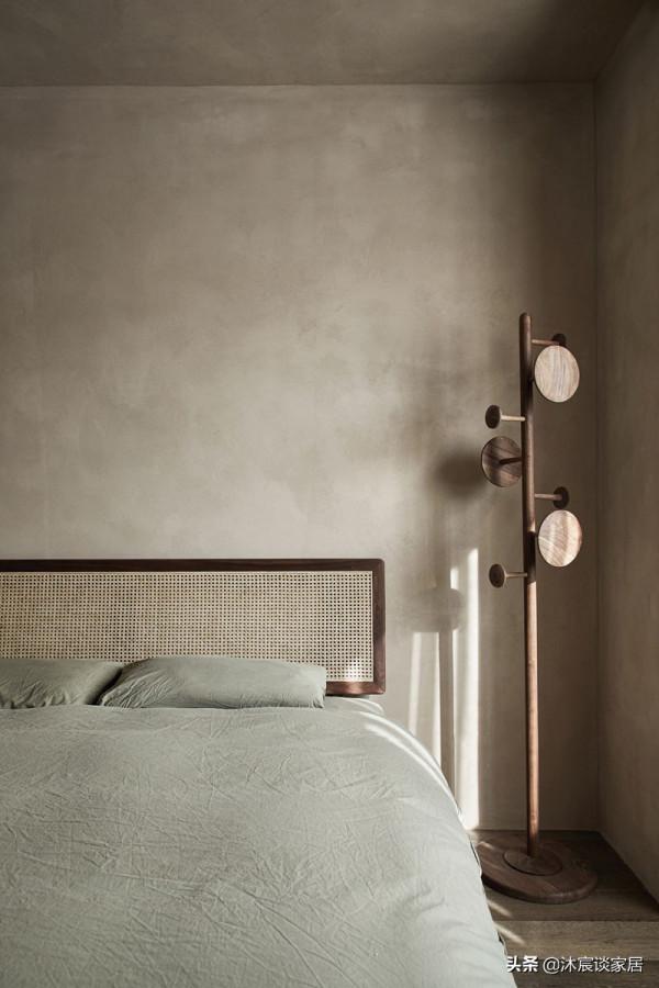 初看，他家真是“家徒四壁”，細品，真的是很有味道，越看越喜歡