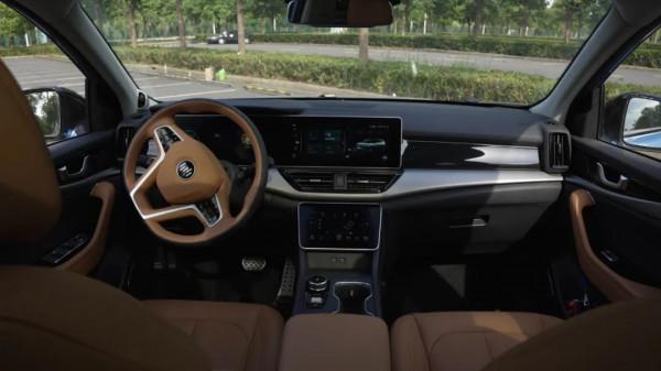 泊車技術進化史，從洗腦的“倒車請注意”到“無人駕駛”智慧泊車