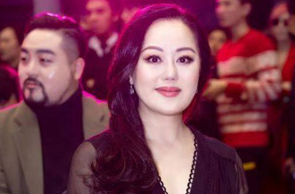 章小蕙：富豪鍾鎮濤為她破產，富豪陳曜旻為她離婚，她有何魅力？