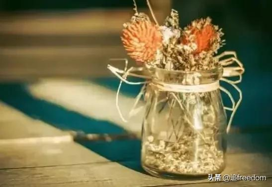 年會中&OpenCurlyDoubleQuote;365天帶薪休假&rdquo;小夥別笑敗給現實。網友：他是人間清醒