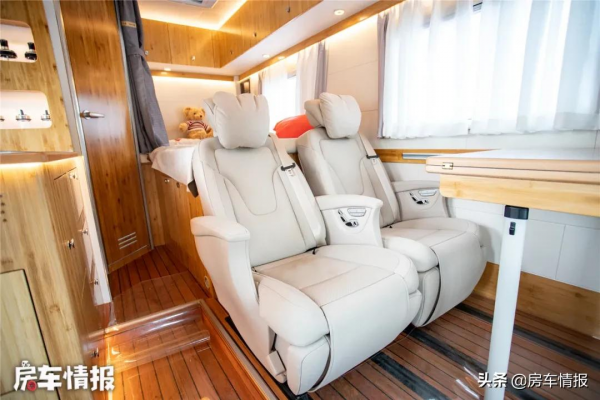 4座4臥的阿娜亞房車,帶12度電和350L水,還用竹子做傢俱真牛 4座4臥的阿娜亞房車,帶12度電和350L水,還用竹子做傢俱真牛