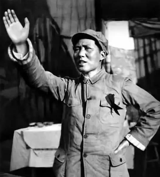 72年毛主席視察南京後,指著王平和許世友直言:不要送,各奔前程 72年毛主席視察南京後,指著王平和許世友直言:不要送,各奔前程