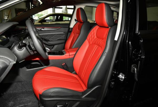 反覆思考，東風風神奕炫MAX選中配就行，動力強，省油，安全舒適