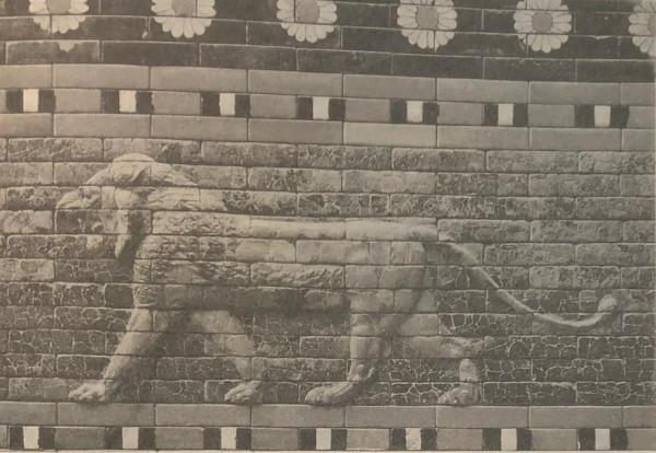 在古巴比倫和古埃及的城市中，富人們的生活如同現代人的富裕生活