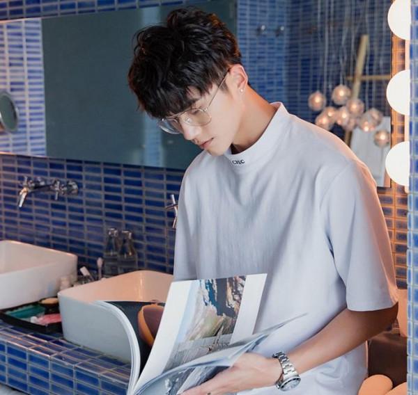 男神都在穿的禁慾系高領T,你也試試吧 男神都在穿的禁慾系高領T,你也試試吧