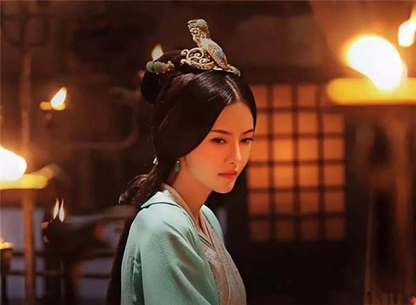 公主新婚三天在浴室自盡,侍女掀開其裙子,皇帝悲痛萬分 公主新婚三天在浴室自盡,侍女掀開其裙子,皇帝悲痛萬分