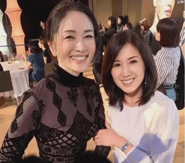 肌膚水嫩光滑，52歲坂村薰拿下日本選美冠軍，可謂豔壓群芳