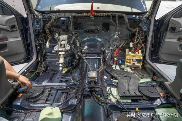 「典藏座駕」整備一臺經典的寶馬E66,於所到之處書寫下闊瀾人生 「典藏座駕」整備一臺經典的寶馬E66,於所到之處書寫下闊瀾人生