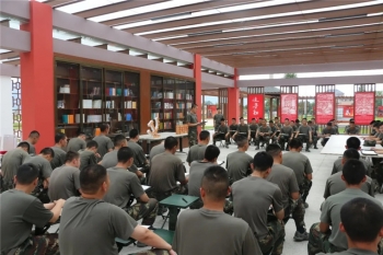 競相打卡！綠色導彈軍營多了一座“紅色氧吧”……