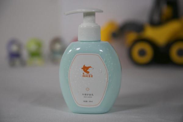 不幹不紅不溼疹，秋季寶寶護膚這麼做