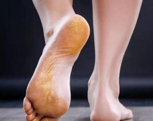 女人老不老,看腳會知道?衰老到來時,腳部可能有這4個變化 女人老不老,看腳會知道?衰老到來時,腳部可能有這4個變化