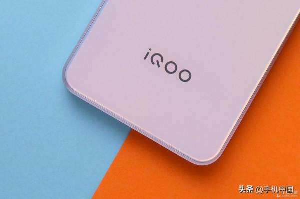 iQOO U5圖賞：內建5000mAh電池 輕薄且強大