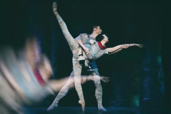 “百年百部”傳統精品經典再現,芭蕾舞劇《八女投江》全國巡演 “百年百部”傳統精品經典再現,芭蕾舞劇《八女投江》全國巡演