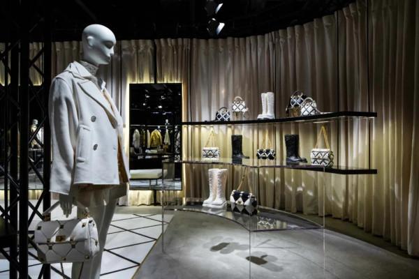 ​是我瘋了還是關曉彤真的變時髦了？