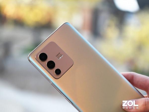 直男癌們的跨年保命帖：2021人像輕旗艦手機橫評