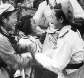 陝西87歲老兵登記,掏出特等記功書嚇壞政府人員,領導緊急求助中央