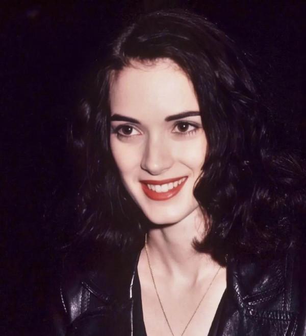 穿越歐洲的世紀美貌，地球球花莫妮卡年輕容顏無人超越