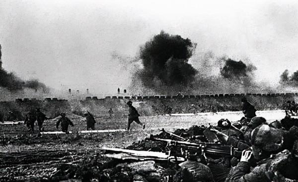 錦州戰役期間，因為一頓飯連長被槍斃，團長和副團長被撤職