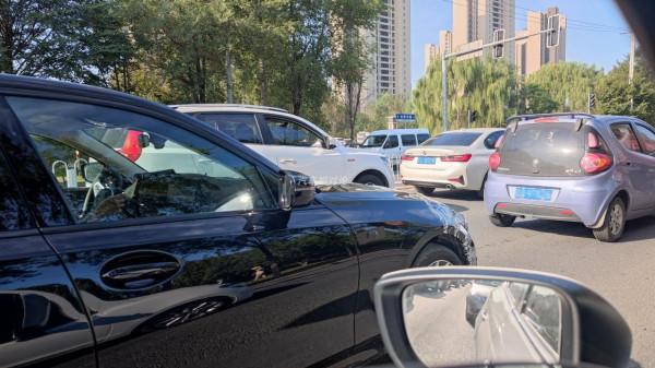 網傳曲面雙聯屏實錘 搶拍中期改款寶馬3系測試車