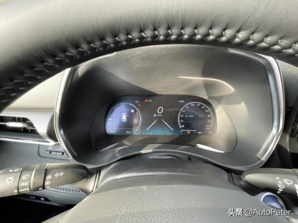 皇冠陸放,實車非常“震撼” 皇冠陸放,實車非常“震撼”