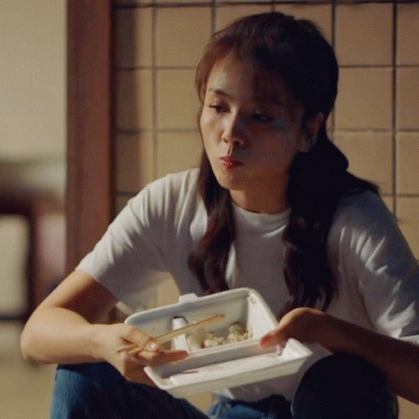 劉濤吃盒飯的動作很精髓，自己覺得和明星差距瞬間變短了