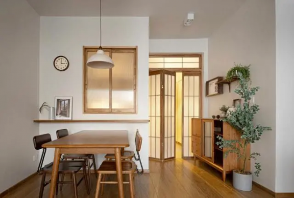 小戶型改造 80㎡原木日式風，三居裝出大格局，微調大法簡直神了