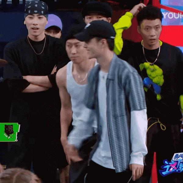 抱一抱,今年流行王一博抱 抱一抱,今年流行王一博抱