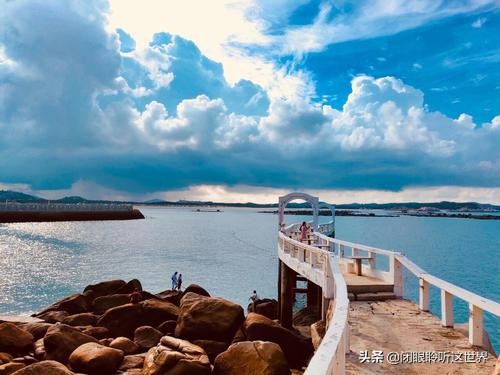 它是中國最大的海濱浴場之一,有國內“馬爾地夫”之稱 它是中國最大的海濱浴場之一,有國內“馬爾地夫”之稱