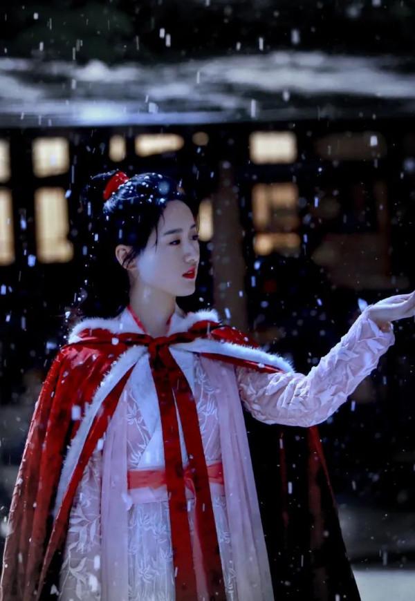 誰說大紅太俗氣?這6位紅衣造型又酷又颯,歪頭殺邪媚直擊觀眾心 誰說大紅太俗氣?這6位紅衣造型又酷又颯,歪頭殺邪媚直擊觀眾心